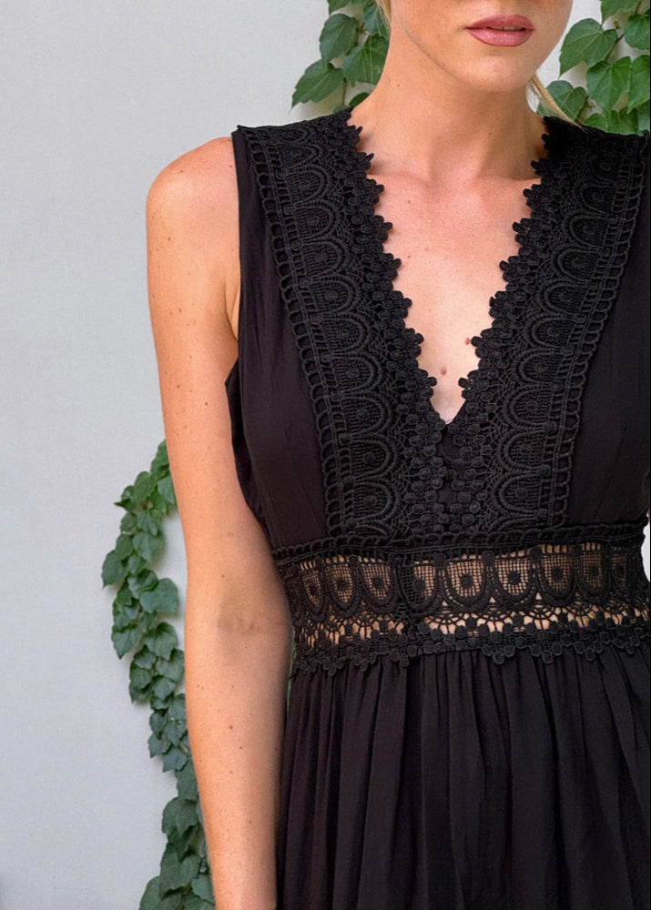 Lynn - Summer Dress With Stylish Lace